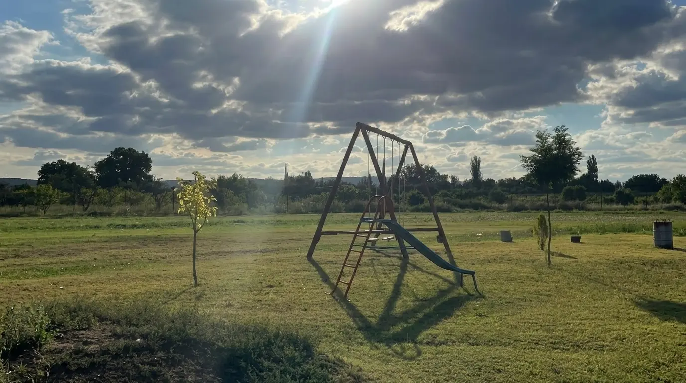 Plaza de juegos para niños en el parque